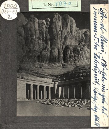 Vorschaubild Der-el-Bahri. NW-Ecke im Hofe desTerrassen-Tempels der Hatschepsut Diasammlung